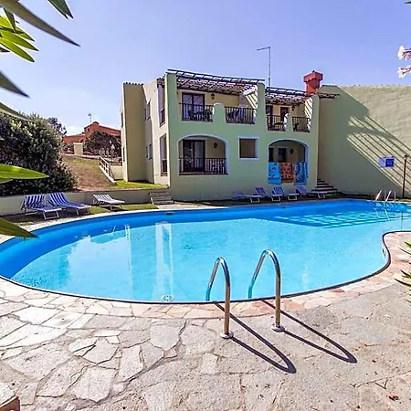 Szálloda With Air Conditioning And Shared Pool, Just A Few Minutes From La Pelosa