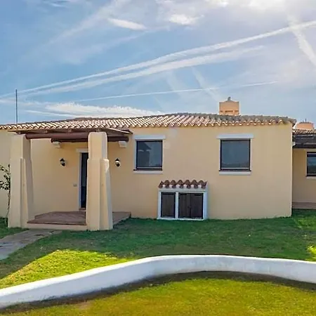 Aparthotel With Air Conditioning And Shared Pool, Just A Few Minutes From La Pelosa 3*
