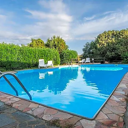 With Air Conditioning And Shared Pool, Just A Few Minutes From La Pelosa 3*
