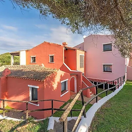 Aparthotel With Air Conditioning And Shared Pool, Just A Few Minutes From La Pelosa 3*