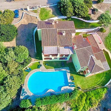 With Air Conditioning And Shared Pool, Just A Few Minutes From La Pelosa Stintino
